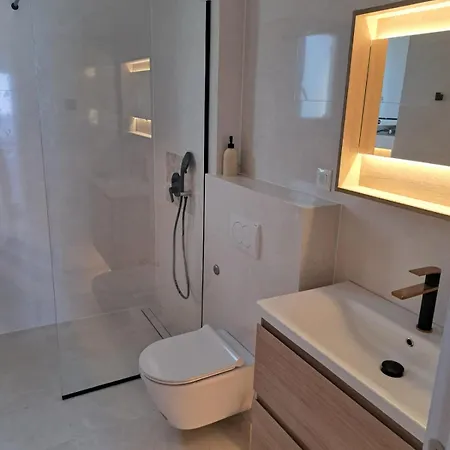 M&m Luxury Apartament *