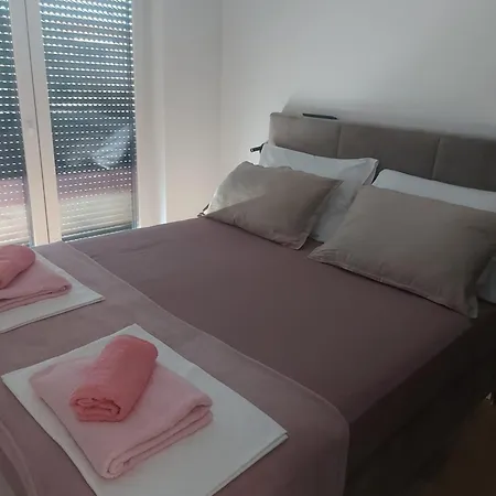 M&m Luxury Apartament *