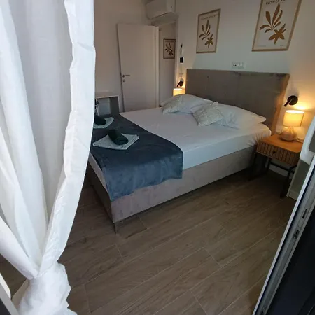 M&M Luxury Apartments Apartment